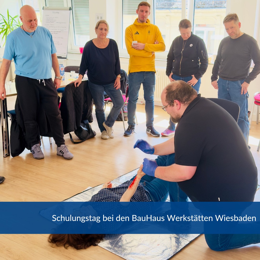 📢 Schulungstag bei den BauHaus Werkstätten Wiesbaden - wir werden zu betrieblichen Ersthelfer:innen ausgebildet.
⛑ Sicherheit am Arbeitsplatz hat für uns höchste Priorität.
👥 Gemeinsam lernen, üben und Verantwortung übernehmen.
Bestens vorbereitet für den Ernstfall!
#wiesbaden #erstehilfe #ersthelfer #sicherheit #team #schulung #bauhauswerkstaetten