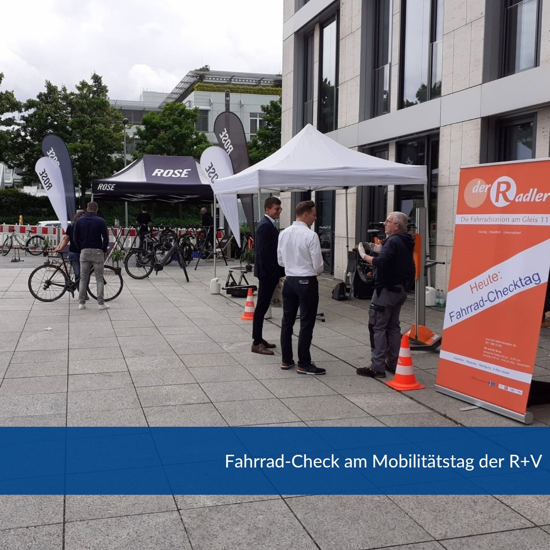 🚲 Mobilitätstag bei der R+V Versicherung – wir waren wieder dabei!
Zum wiederholten Mal durften der Radler am Mobilitätstag der R+V Versicherung teilnehmen und die Fahrräder der Mitarbeitenden checken.
🔧 Bremsen, Schaltung, Luftdruck – alles wurde geprüft, damit der Arbeitsweg noch sicherer und nachhaltiger wird.
Danke für das Vertrauen und die tolle Organisation – wir freuen uns schon aufs nächste Mal! 💚
#FahrradCheck #NachhaltigeMobilität #RadlerOnTour #ruvversicherung #BikeToWork #wiesbaden #fahrrad #bauhauswerkstaetten