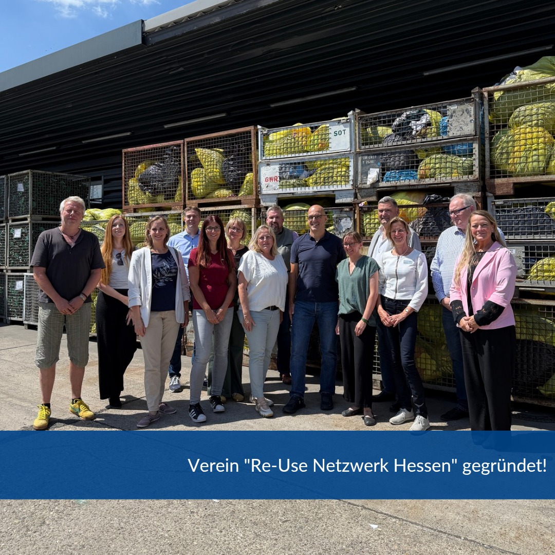 Am 10. Juli 2025 📅 haben sich Secondhand-Warenhäuser und kommunale Abfallbetriebe aus ganz Hessen 🤝 zusammengeschlossen und den Verein Re-Use Netzwerk Hessen ♻️ gegründet.
Gemeinsam setzen wir uns dafür ein, Secondhand, Wiederverwendung und nachhaltigen Konsum für alle zugänglich zu machen 🛍️🌍.
Wir freuen uns riesig, Teil dieses starken Netzwerk für mehr Nachhaltigkeit und soziale Teilhabe zu sein. 🤝💚
Als Gründungsmitglied engagieren wir uns aktiv dafür, die Wiederverwendung gebrauchter Gegenstände in Hessen weiter zu stärken und die Kreislaufwirtschaft voranzubringen. ✨
Wenn du mehr über das Engagement im Bereich Re-Use erfahren möchtest, besuche bitte die Webseite Re-Use Netzwerk Hessen: https://www.re-use-Hessen.de/ . Dort findest du alle wichtigen Infos. Foto: FES GmbH
#reuse #reusenetzwerkhessen #happyreuse #abfallvermeidung #nachhaltigkeit #wiederverwendung #umweltschutz #ressourcenschutz #secondhand #wiesbaden #bauhauswerkstaetten