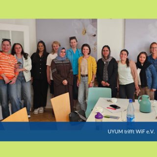 Im August durften unsere UYUM-Teilnehmerinnen WiF e.V. – Begegnung und Beratung besuchen.
Frau Marscha Leukfeldt stellte uns die vielfältigen Projekte und Angebote von WiF e.V. vor. Es war ein spannender und offener Austausch, bei dem viele Fragen gestellt und interessante Gespräche geführt wurden.
Ein herzliches Dankeschön an Frau Leukfeldt und das Team von WiF e.V. für den inspirierenden und warmherzigen Empfang!
#wiesbaden #wif #austausch #uyum #bauhauswerkstaetten