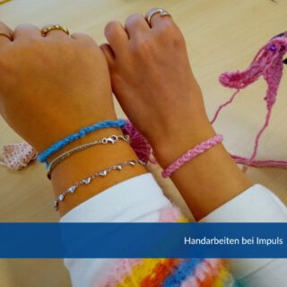 In den Ferien hat Impuls Handarbeiten angeboten und dieses Mal haben wir gemeinsam gehäkelt. Es war schön, zu sehen, wie schnell die Teilnehmer:innen Fortschritte erzielten und sich gegenseitig motivierten. Alle hatten riesig Spaß daran 🥰
#wiesbaden #handarbeit #häkeln #erfolge #lernen #impuls #familien #bauhauswerkstaetten