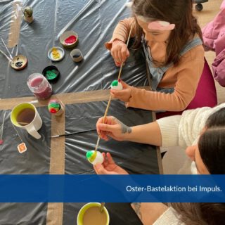 Bei "Impuls" wurde es bunt! Familien konnten Eiern, Mandalas und Ausmalbildern Farbe schenken. Alle konnten sich kreativ austoben, nicht nur die Kinder sondern auch die Eltern. Es war ein rundum schöner Vormittag mit Gesprächen und Begegnungen.
#wiesbaden #impuls #basteln #ostern #Kreativität gemeinsam bauhauswerkstaetten