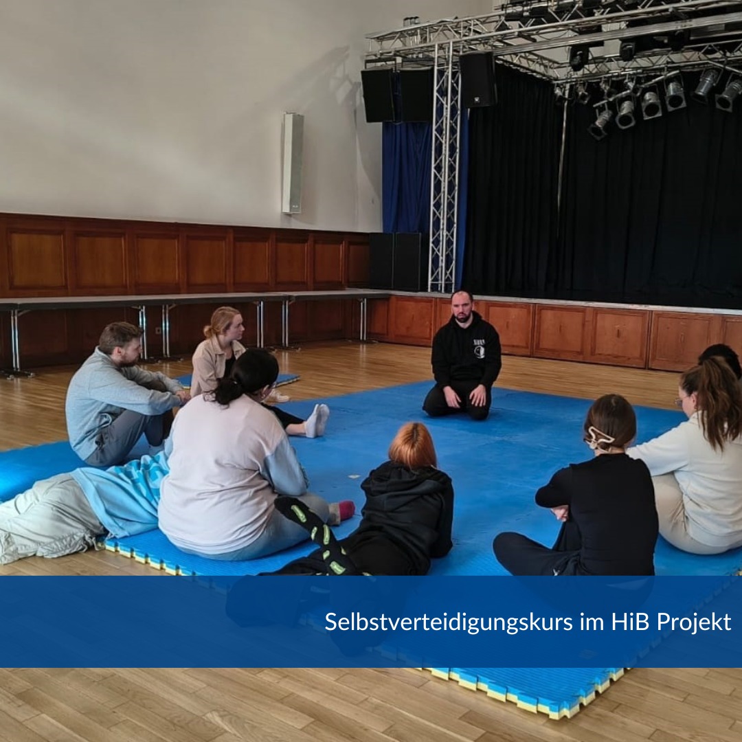 Das HiB-Projekt hat gemeinsam einen Selbstverteidigungskurs besucht. Dabei ging es um einfache Techniken, aber auch um Selbstbewusstsein, Körpersprache und den Umgang mit schwierigen Situationen. Starker Einsatz von allen Teilnehmenden! 💪
#berufsorientierung #selbstverteidigung #selbstbewusstsein #körpersprache #wiesbaden #bauhauswerkstaetten #jugendprojekt