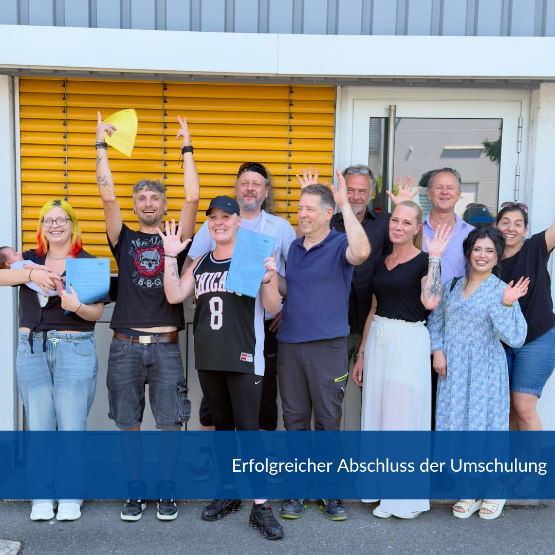Was für ein schöner Moment! 🎉
Wir durften gemeinsam den Erfolg von vier Umschüler:innen feiern: zwei in der Fachrichtung Verkauf und zwei in der Fachrichtung Fachlagerist:in. Hinter jedem Abschluss steckt eine ganz persönliche Geschichte – mit Mut, Ausdauer, Lernbereitschaft und oft auch einigen Herausforderungen. Umso schöner ist es, diesen wichtigen Meilenstein gemeinsam zu feiern und auf das Erreichte stolz zu sein. Wir gratulieren von Herzen zum erfolgreichen Abschluss und wünschen für den weiteren beruflichen Weg viel Erfolg, Freude und alles Gute! 🍀✨
#Umschulung #Abschluss #Erfolg #Neuanfang #Verkauf #Fachlagerist #BeruflichePerspektiven #GemeinsamStark #HerzlichenGlückwunsch #wiesbaden #bauhauswerkstaetten